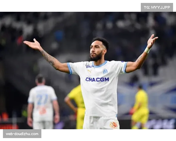 沙特联赛升班马被曝花钱请观众充场仍难掩冷清气氛引发舆论关注