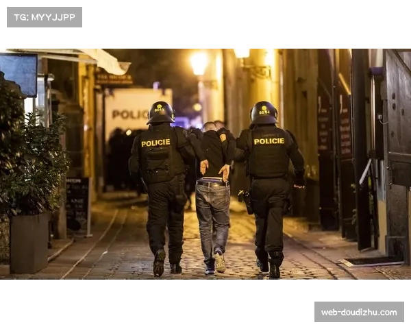 警方加大打击力度引入面部识别技术严防足球流氓行为升级 警方加大打击力度引入面部识别技术严防足球流氓行为升级