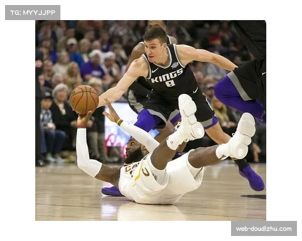 联盟场均罚球数增加8.6个，比赛吹罚尺度引热议