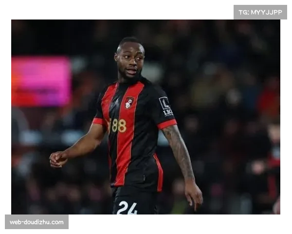 伯恩茅斯4-4战平曼联，塞梅诺表现引发豪门争夺战