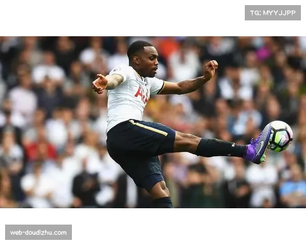 TA分析：英超边后卫插上反击兴起，3-4-2-1阵型复兴改变边路渗透模式